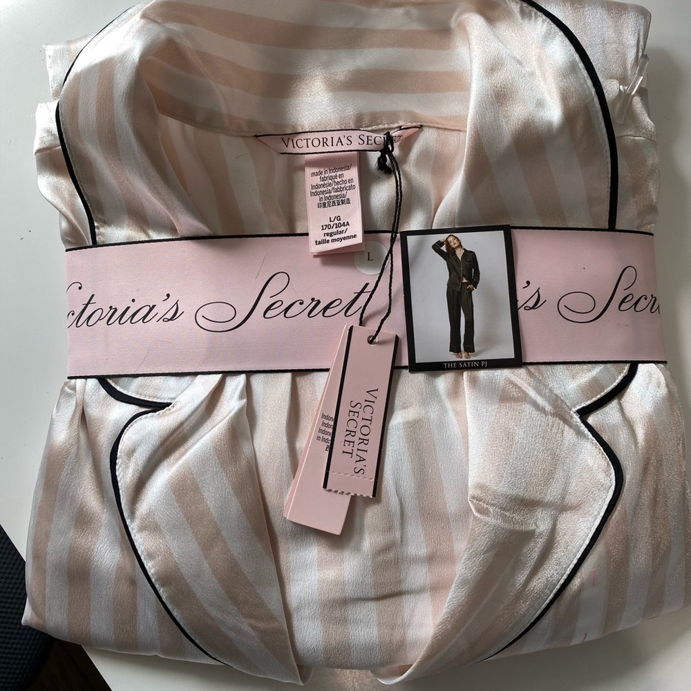 Victoria’s Secret- The Satin PJ size L